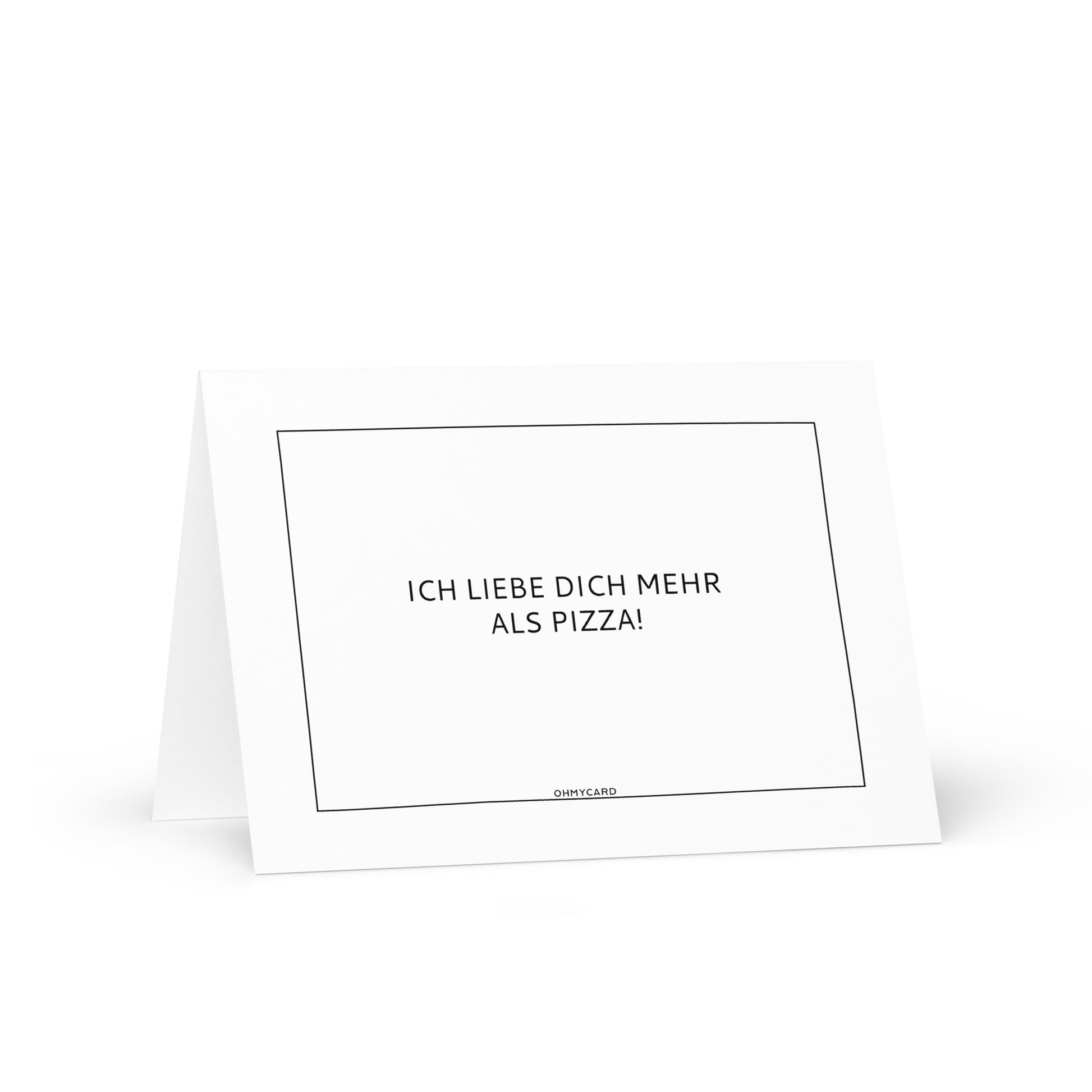 Die ohmycard "Liebe dich mehr als Pizza" Grußkarte zeigt den Text "Ich liebe dich mehr als Pizza!" humorvoll in Schwarz, zentriert und von einem dünnen schwarzen Rechteckrahmen umgeben - perfekt als Geschenk für Partner.